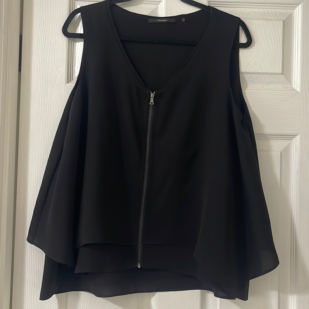 Tahari black sleeveless zippered front blouse size large